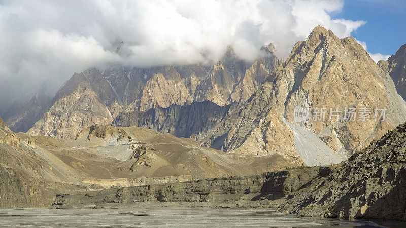 Passu cone是巴基斯坦吉尔吉特-巴尔蒂斯坦地区Passu村附近的山脉